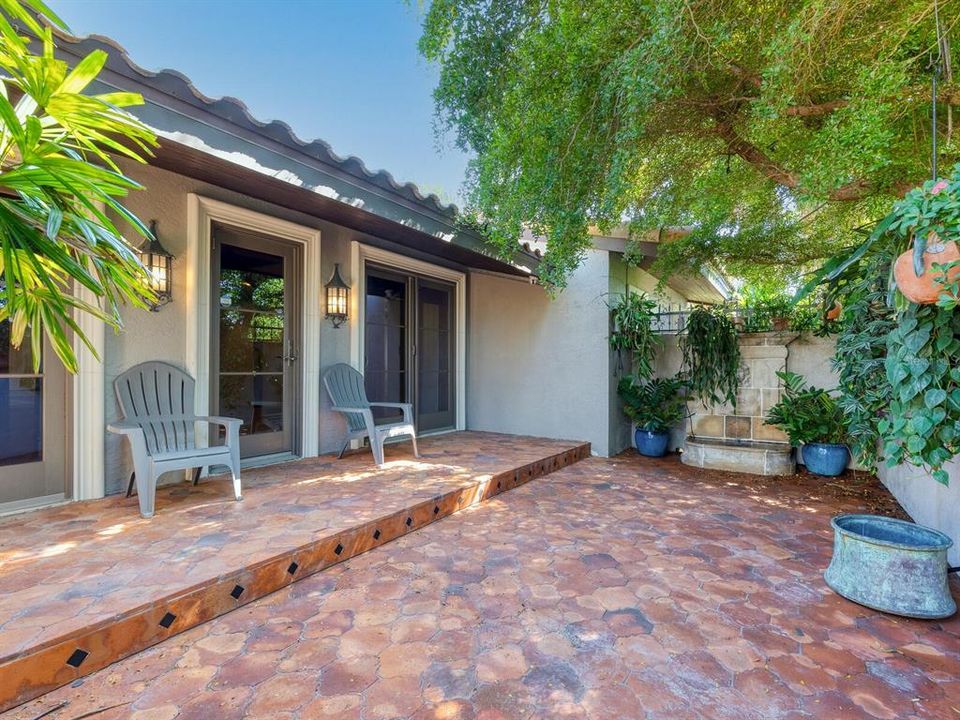 For Sale: $2,050,000 (2 beds, 2 baths, 3913 Square Feet)