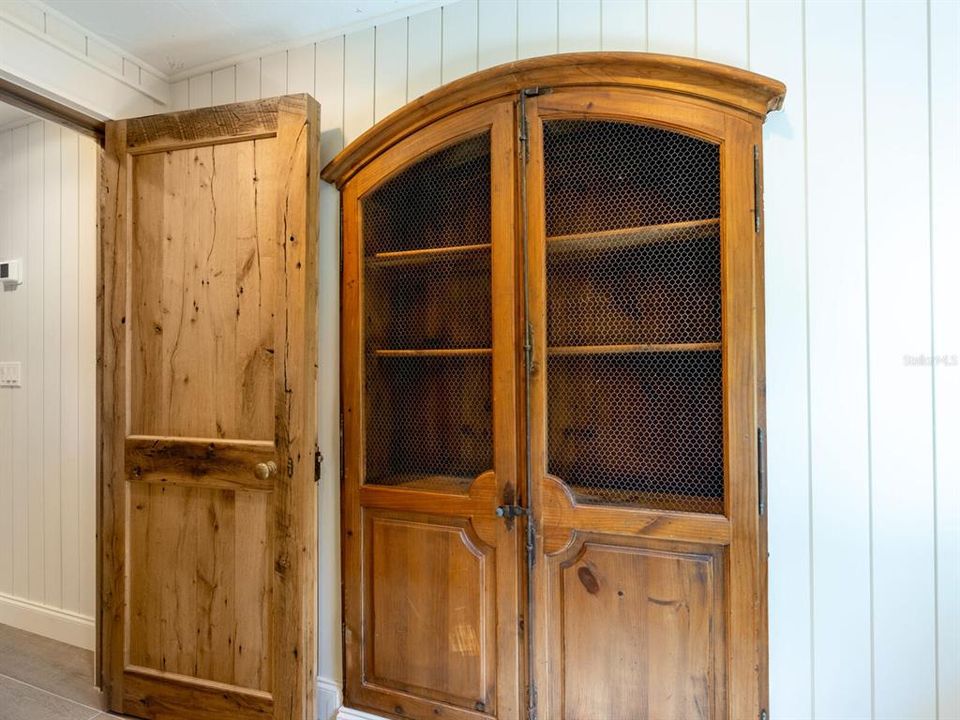 For Sale: $2,050,000 (2 beds, 2 baths, 3913 Square Feet)