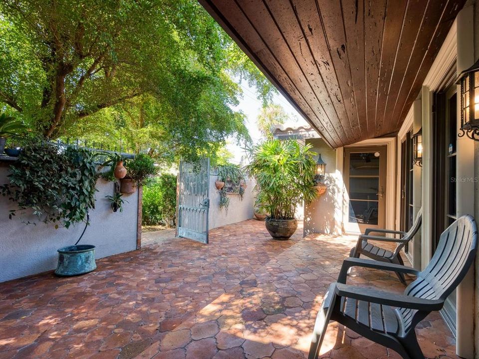 For Sale: $2,050,000 (2 beds, 2 baths, 3913 Square Feet)