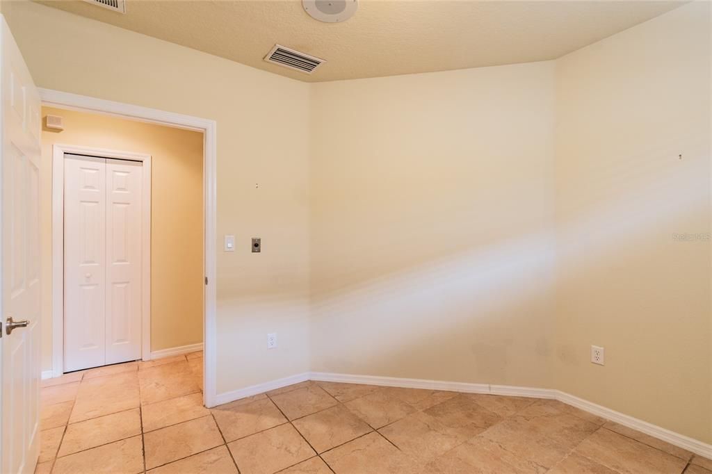 合同活跃: $915,000 (0 贝兹, 0 浴室, 1992 平方英尺)