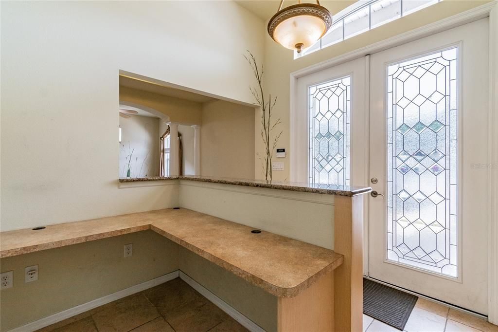 合同活跃: $915,000 (0 贝兹, 0 浴室, 1992 平方英尺)