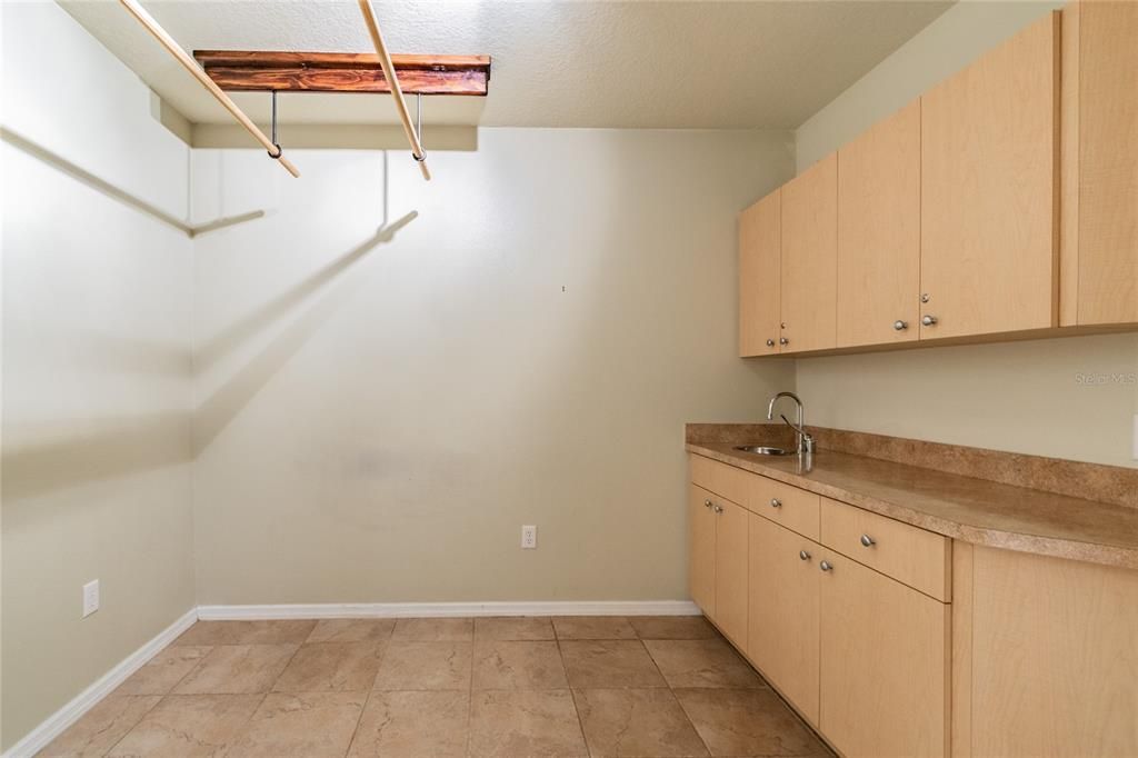 合同活跃: $915,000 (0 贝兹, 0 浴室, 1992 平方英尺)