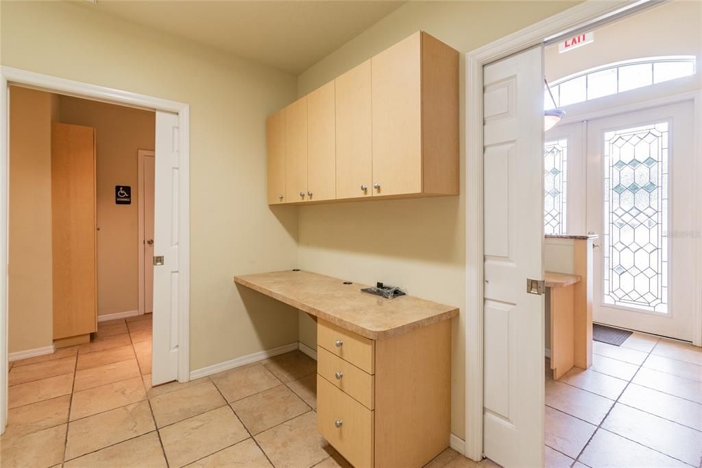 合同活跃: $915,000 (0 贝兹, 0 浴室, 1992 平方英尺)