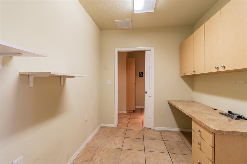 合同活跃: $915,000 (0 贝兹, 0 浴室, 1992 平方英尺)