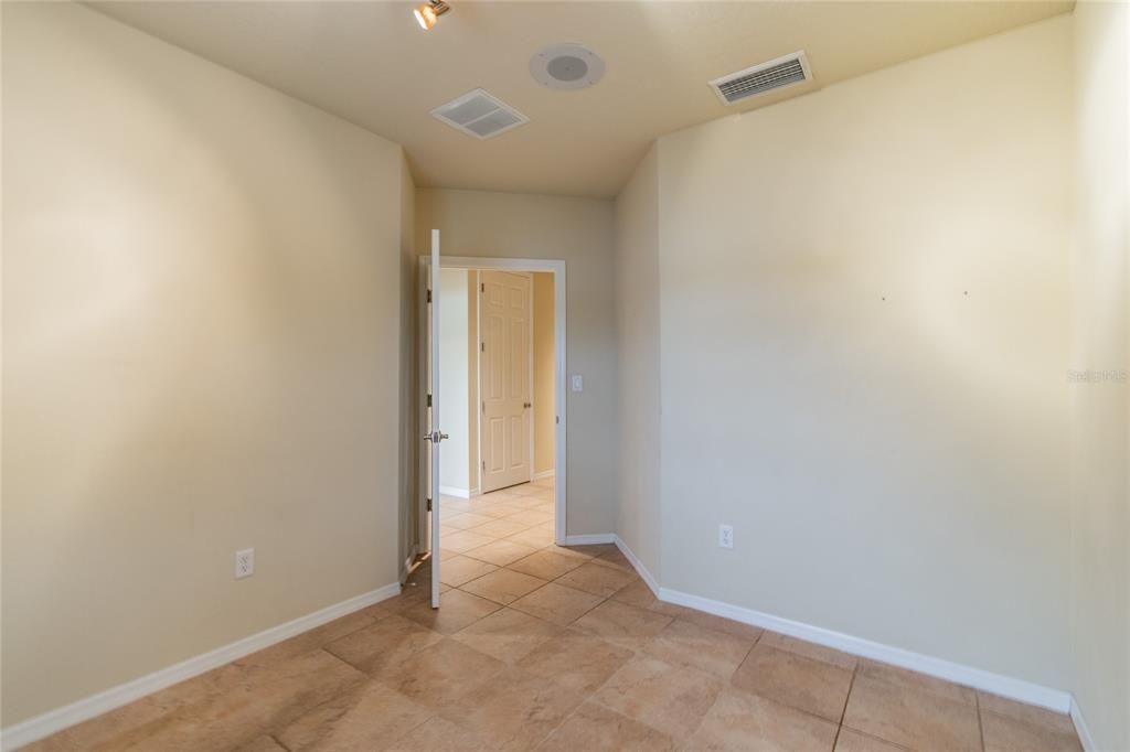 合同活跃: $915,000 (0 贝兹, 0 浴室, 1992 平方英尺)