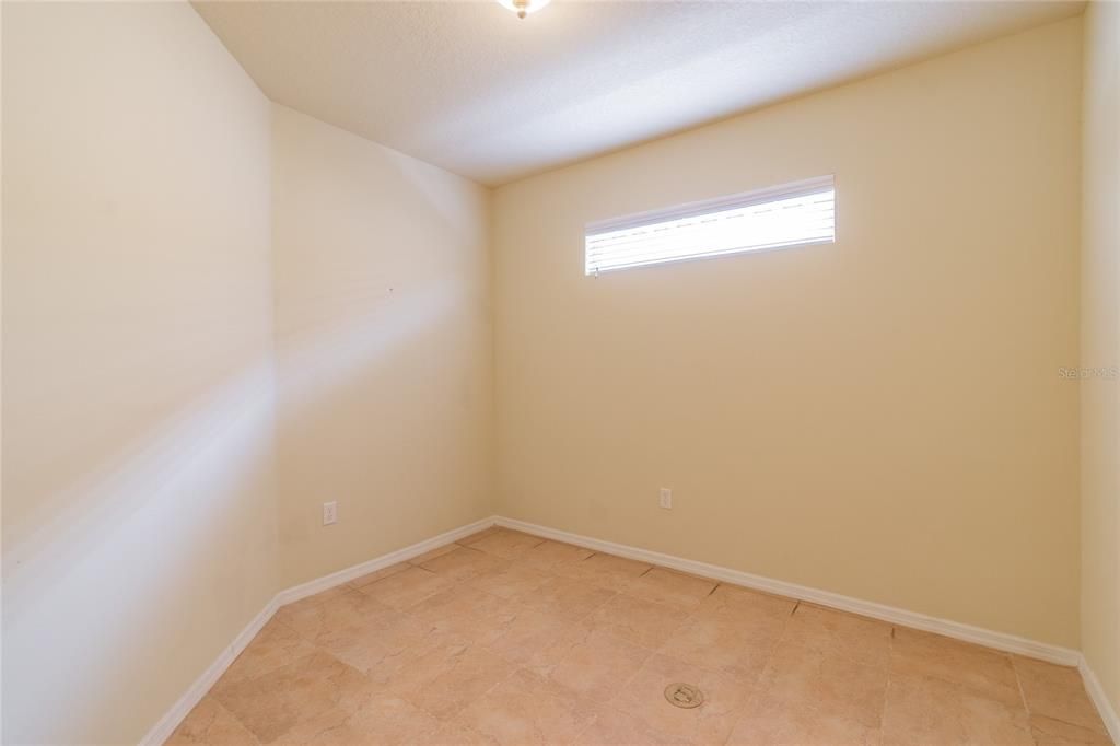 合同活跃: $915,000 (0 贝兹, 0 浴室, 1992 平方英尺)