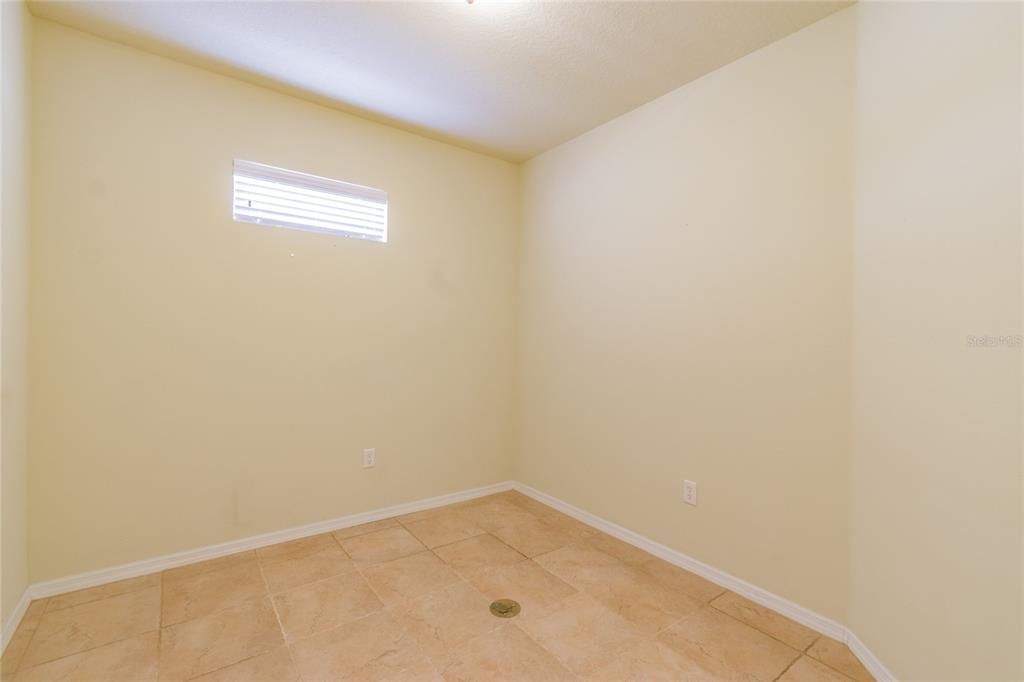 合同活跃: $915,000 (0 贝兹, 0 浴室, 1992 平方英尺)