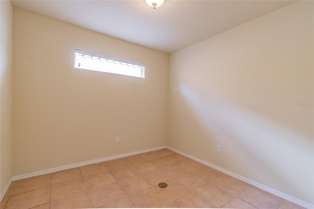 合同活跃: $915,000 (0 贝兹, 0 浴室, 1992 平方英尺)