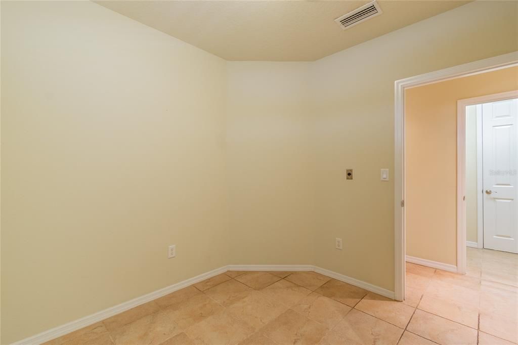 合同活跃: $915,000 (0 贝兹, 0 浴室, 1992 平方英尺)