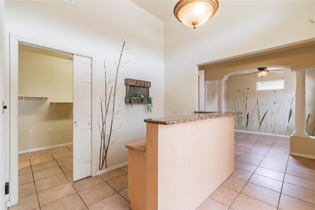 合同活跃: $915,000 (0 贝兹, 0 浴室, 1992 平方英尺)