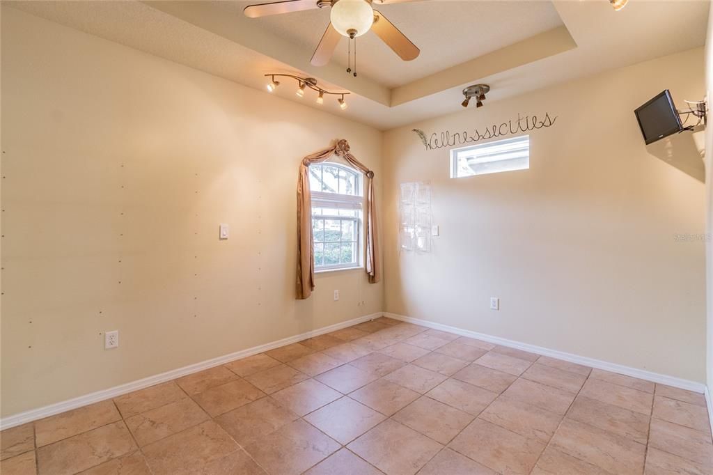 合同活跃: $915,000 (0 贝兹, 0 浴室, 1992 平方英尺)