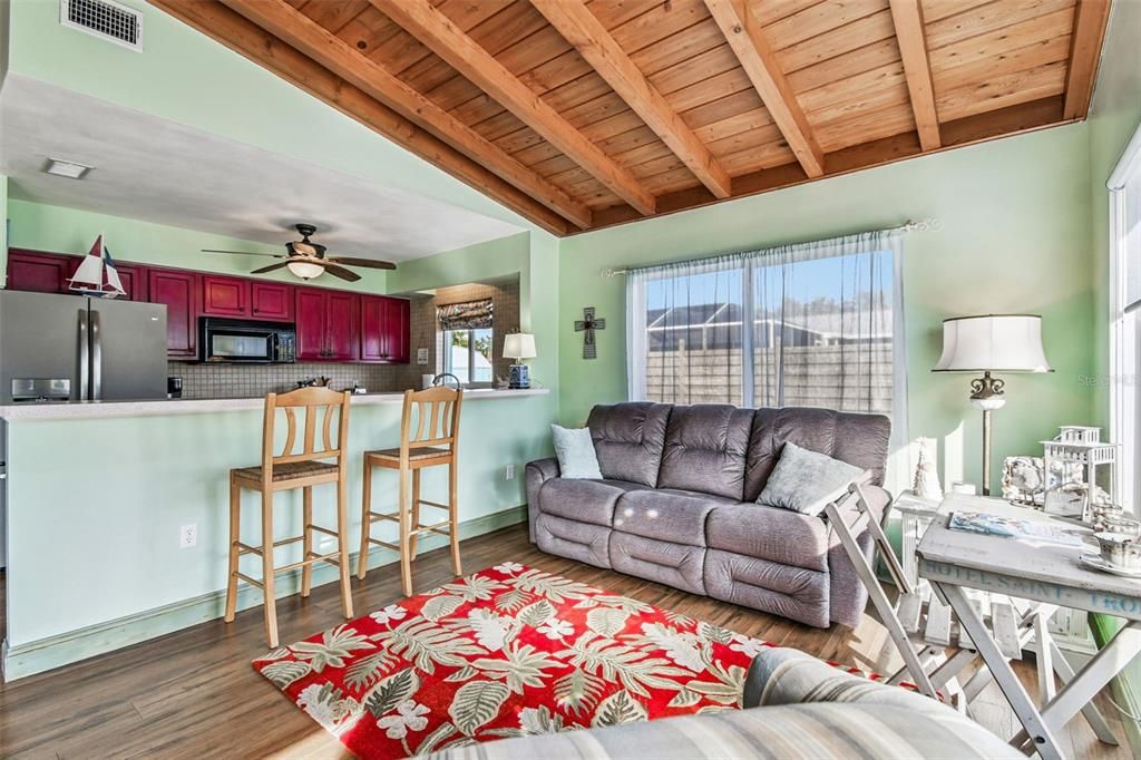 For Sale: $288,500 (2 beds, 1 baths, 1196 Square Feet)