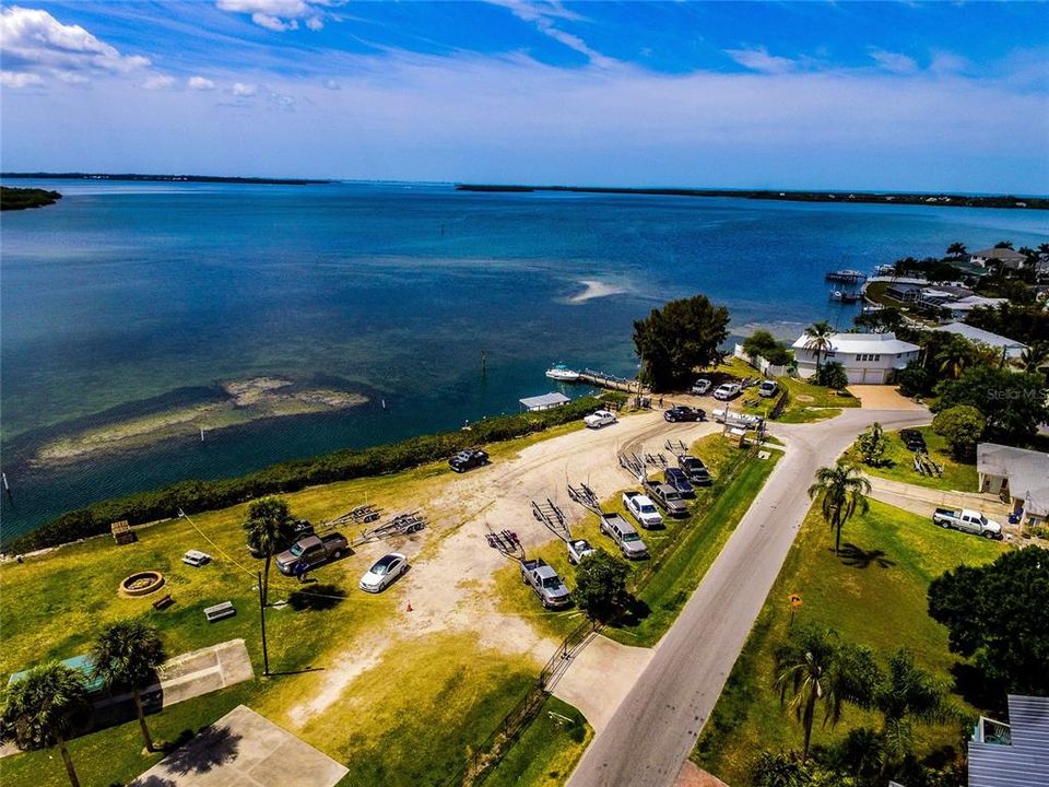 For Sale: $288,500 (2 beds, 1 baths, 1196 Square Feet)