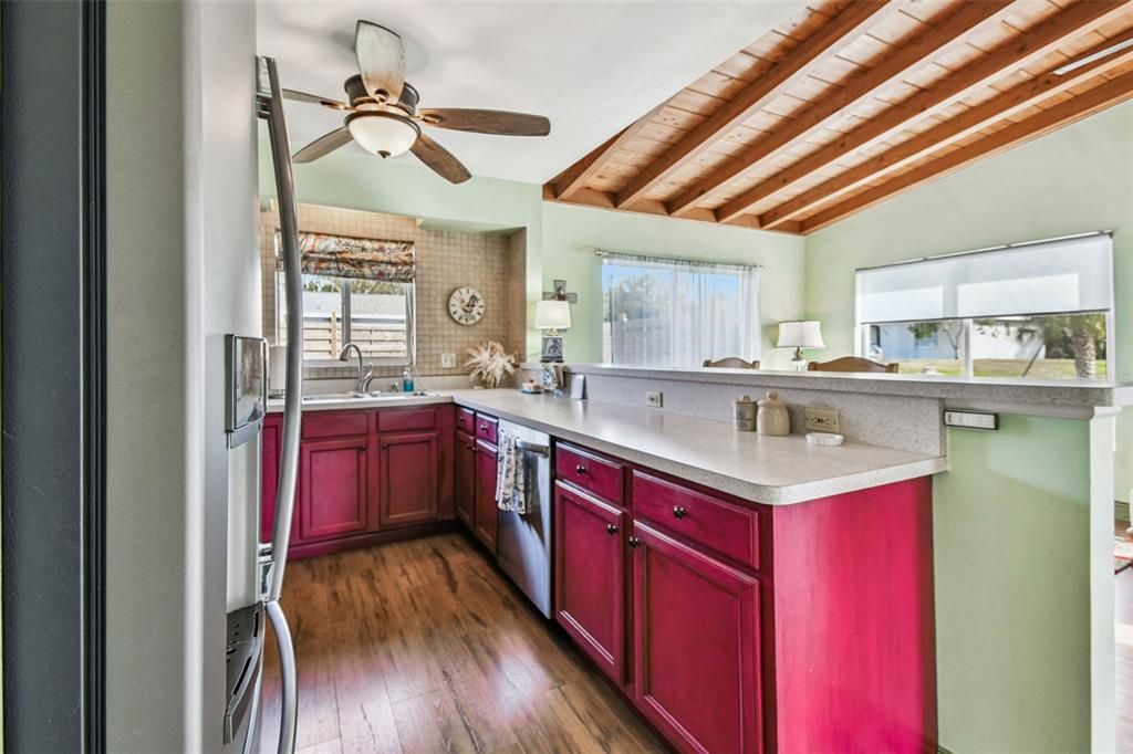 For Sale: $288,500 (2 beds, 1 baths, 1196 Square Feet)