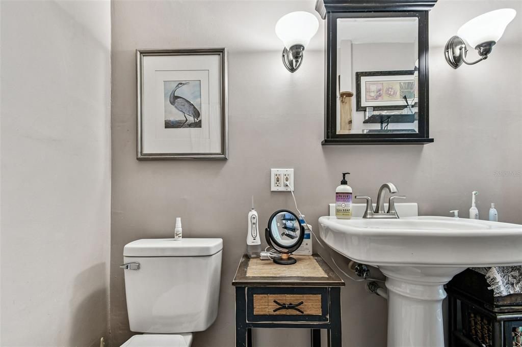 For Sale: $288,500 (2 beds, 1 baths, 1196 Square Feet)