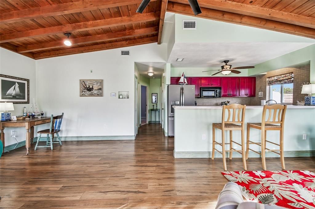 For Sale: $288,500 (2 beds, 1 baths, 1196 Square Feet)