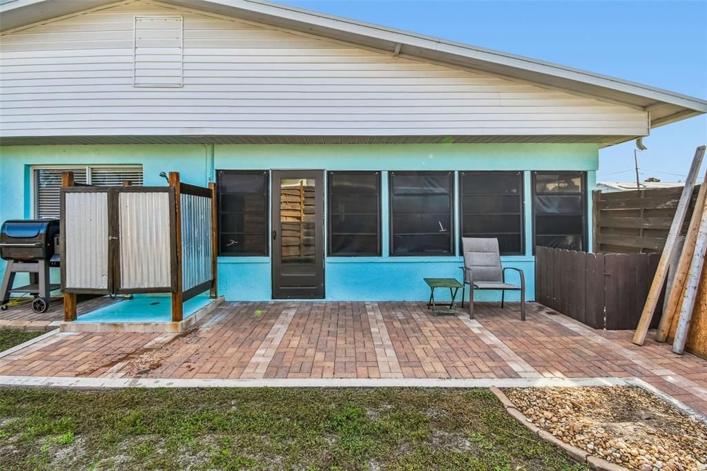 For Sale: $288,500 (2 beds, 1 baths, 1196 Square Feet)