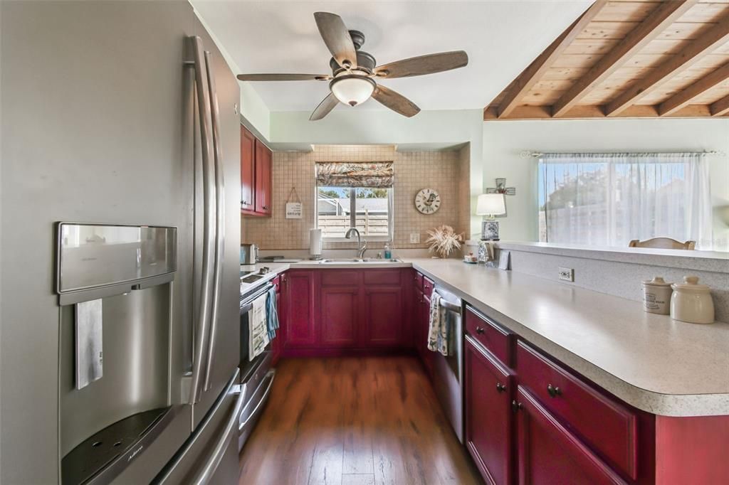 For Sale: $288,500 (2 beds, 1 baths, 1196 Square Feet)