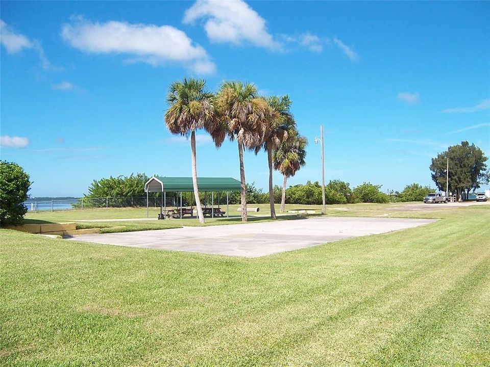 For Sale: $288,500 (2 beds, 1 baths, 1196 Square Feet)