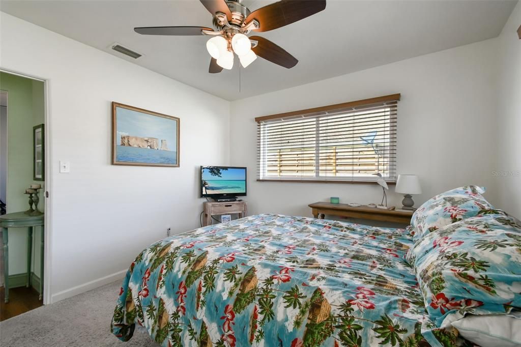 For Sale: $288,500 (2 beds, 1 baths, 1196 Square Feet)