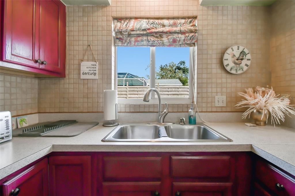 For Sale: $288,500 (2 beds, 1 baths, 1196 Square Feet)