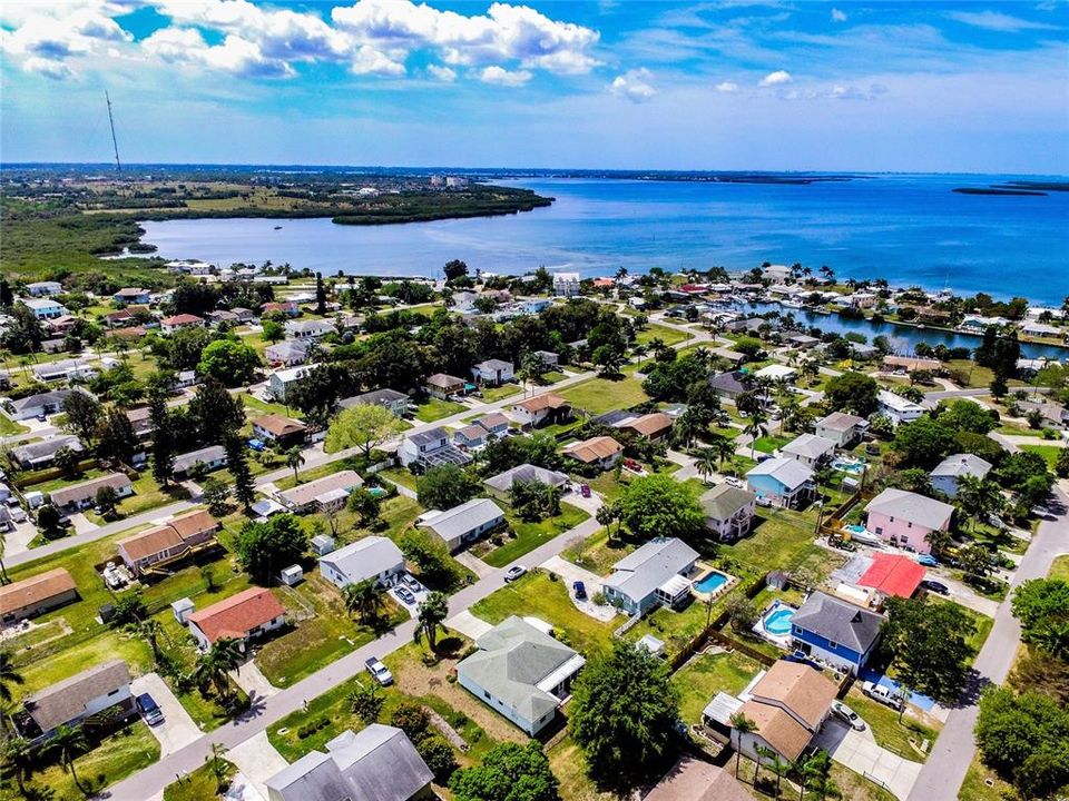 For Sale: $288,500 (2 beds, 1 baths, 1196 Square Feet)