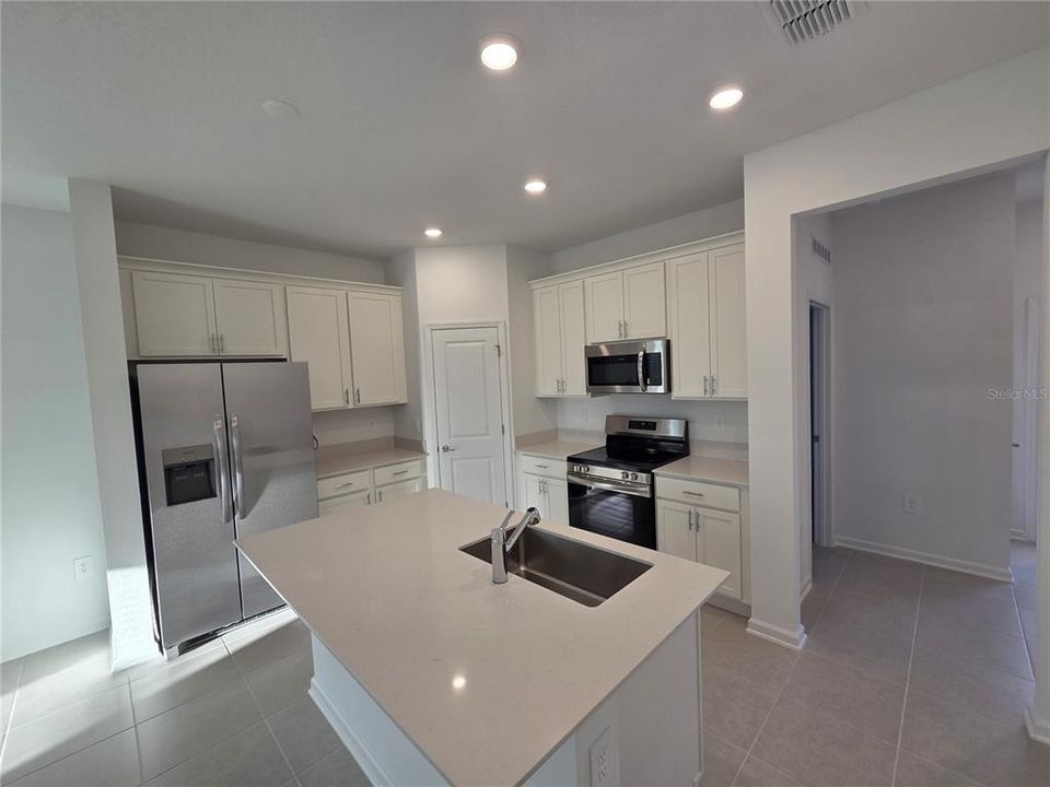 В аренду: $2,750 (4 спален, 3 ванн, 2023 Квадратных фут)