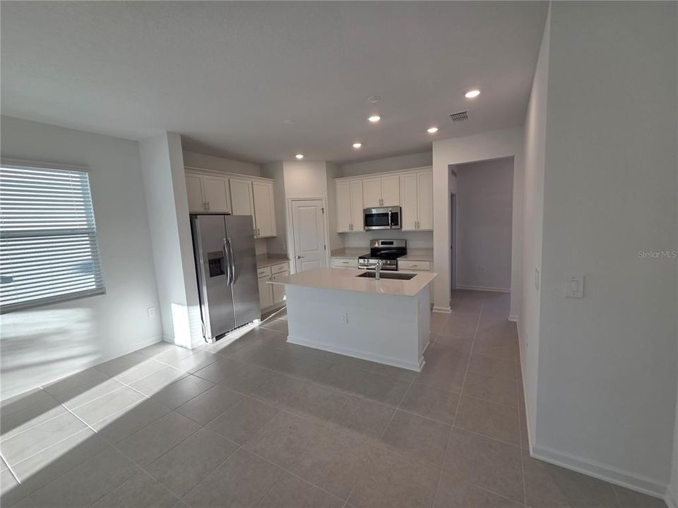 В аренду: $2,750 (4 спален, 3 ванн, 2023 Квадратных фут)