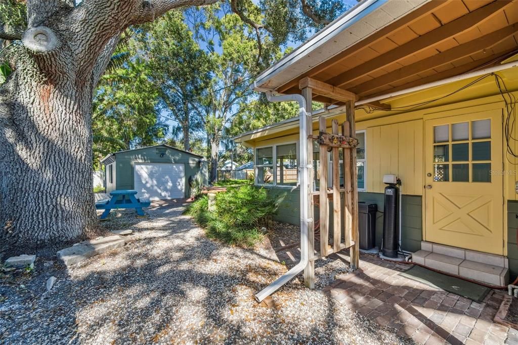 For Sale: $499,000 (3 beds, 1 baths, 1163 Square Feet)