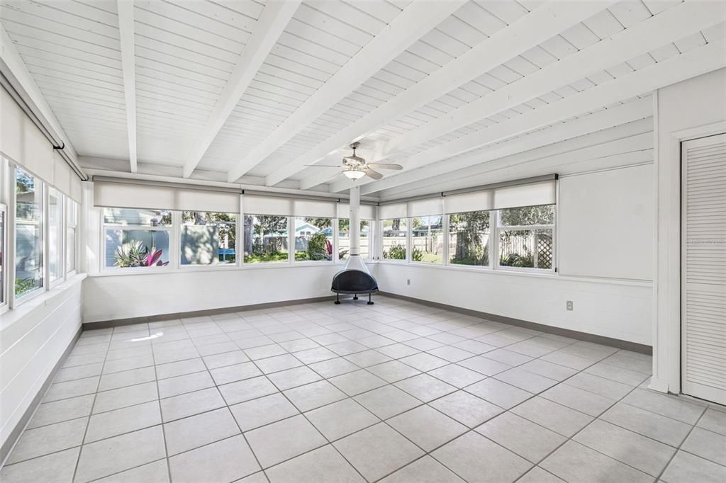 For Sale: $499,000 (3 beds, 1 baths, 1163 Square Feet)