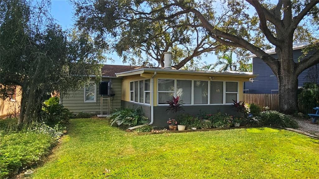 For Sale: $499,000 (3 beds, 1 baths, 1163 Square Feet)