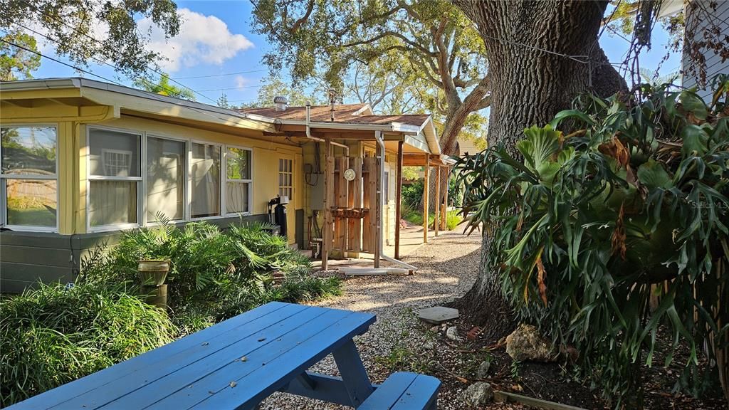 For Sale: $499,000 (3 beds, 1 baths, 1163 Square Feet)