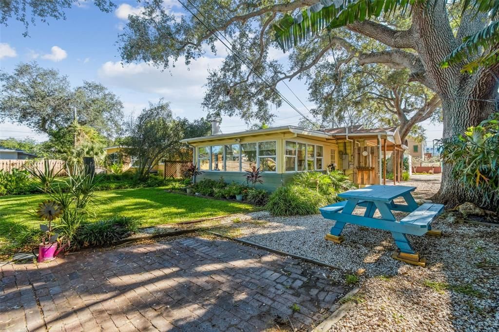 For Sale: $499,000 (3 beds, 1 baths, 1163 Square Feet)