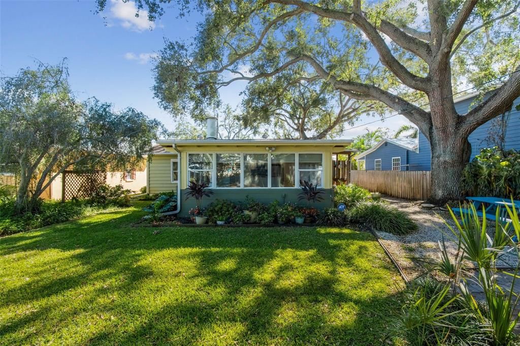 For Sale: $499,000 (3 beds, 1 baths, 1163 Square Feet)