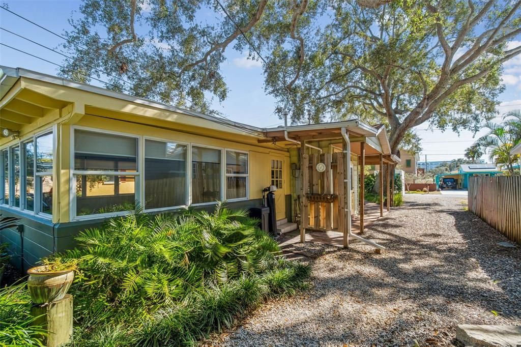 For Sale: $499,000 (3 beds, 1 baths, 1163 Square Feet)