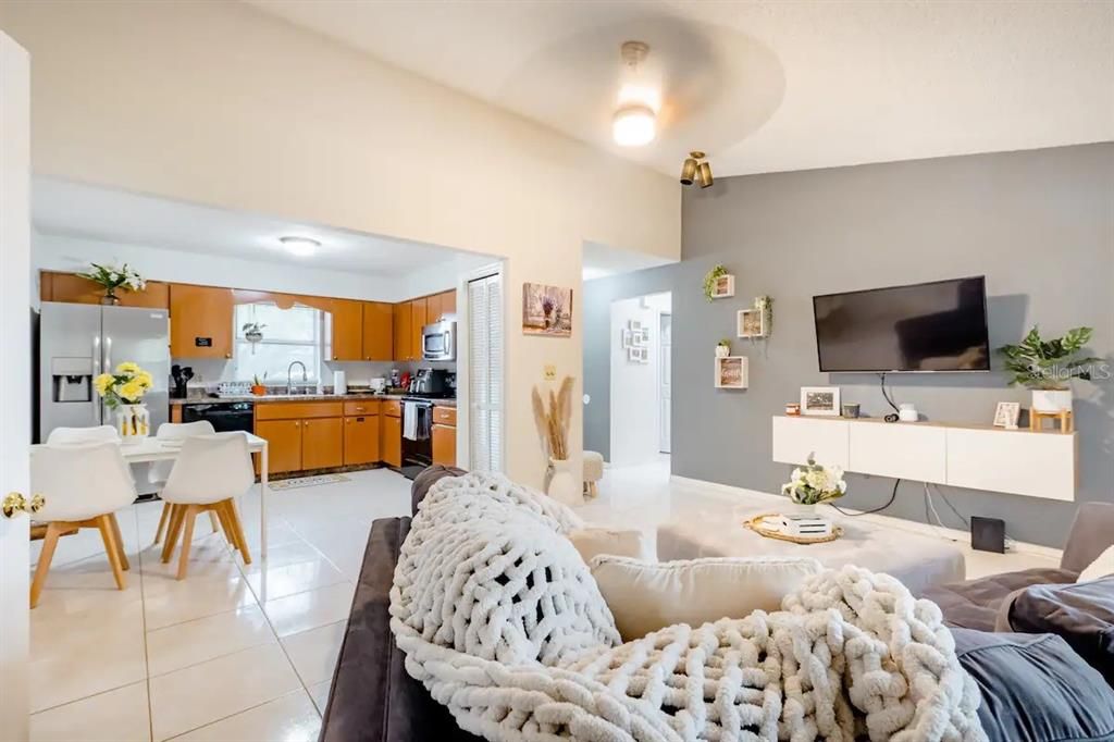 На продажу: $360,000 (3 спален, 2 ванн, 1124 Квадратных фут)