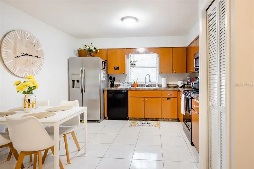 На продажу: $360,000 (3 спален, 2 ванн, 1124 Квадратных фут)