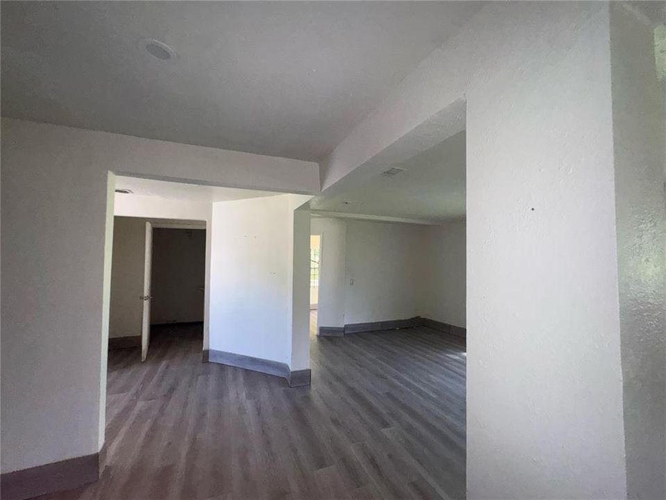 待售: $349,900 (0 贝兹, 0 浴室, 1252 平方英尺)