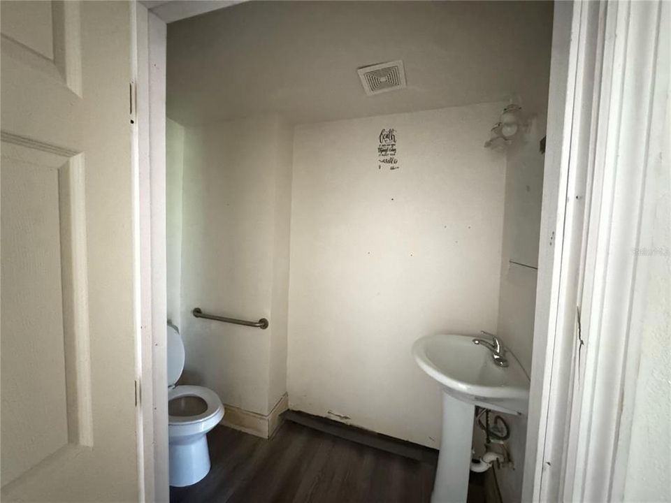 待售: $349,900 (0 贝兹, 0 浴室, 1252 平方英尺)