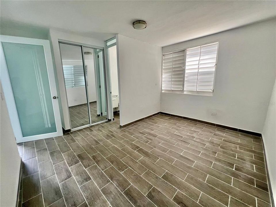 En Venta: $215,000 (4 camas, 2 baños, 1400 Pies cuadrados)