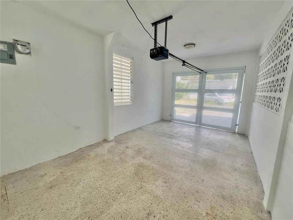 En Venta: $215,000 (4 camas, 2 baños, 1400 Pies cuadrados)