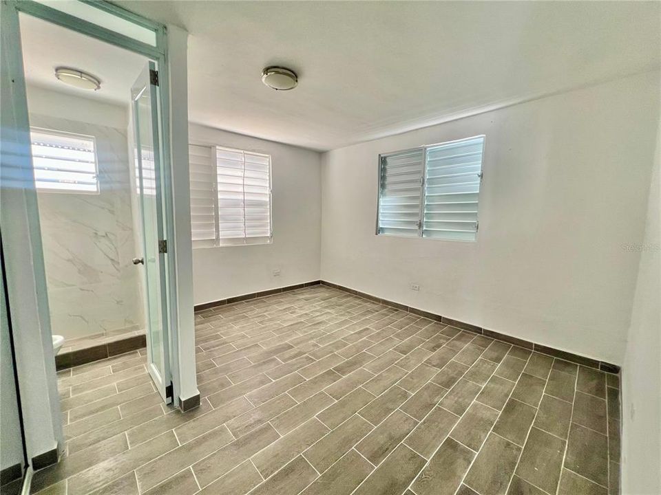 En Venta: $215,000 (4 camas, 2 baños, 1400 Pies cuadrados)