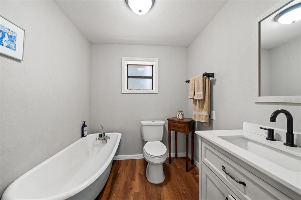 Active With Contract: $544,900 (3 beds, 2 baths, 1816 Square Feet)