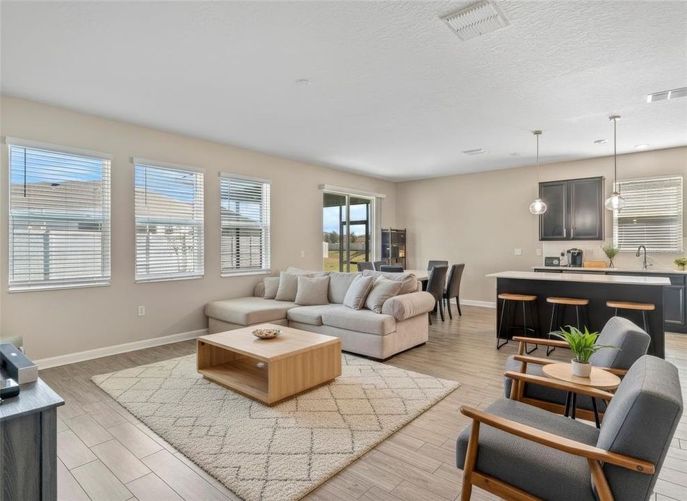 待售: $345,000 (4 贝兹, 2 浴室, 1888 平方英尺)