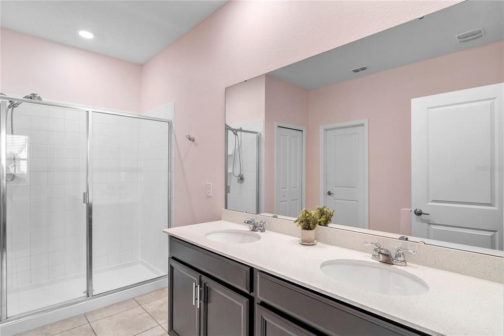 待售: $345,000 (4 贝兹, 2 浴室, 1888 平方英尺)