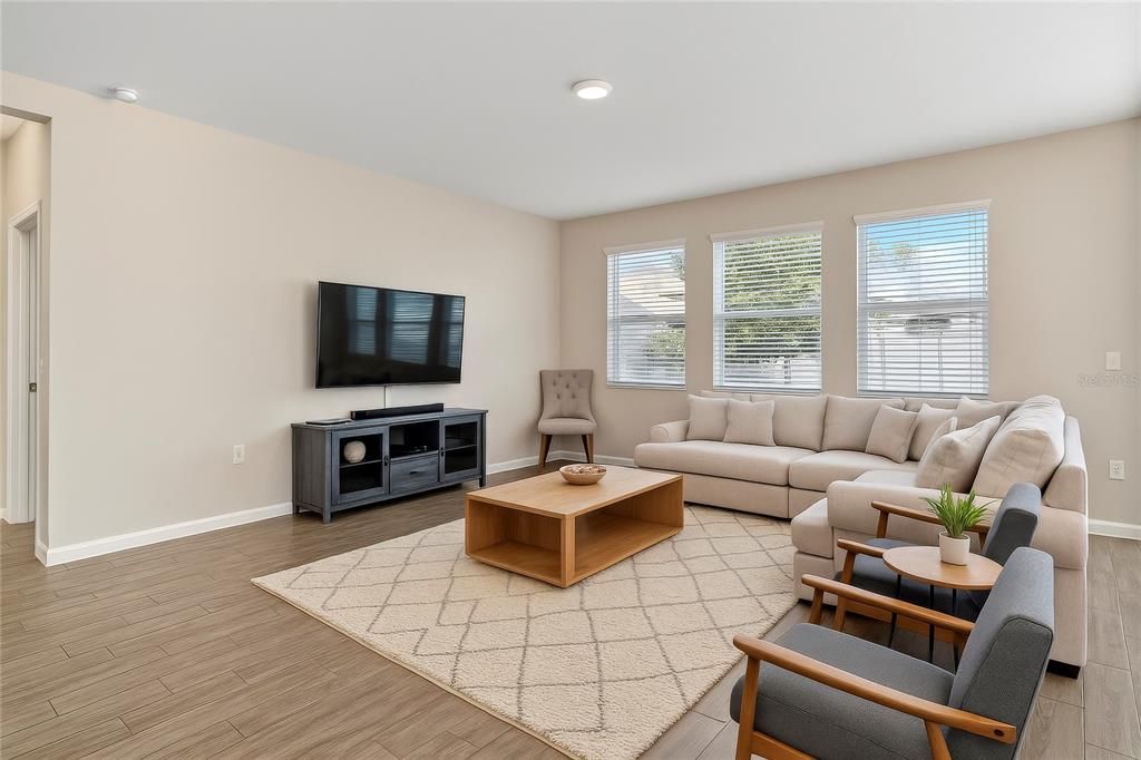 待售: $345,000 (4 贝兹, 2 浴室, 1888 平方英尺)