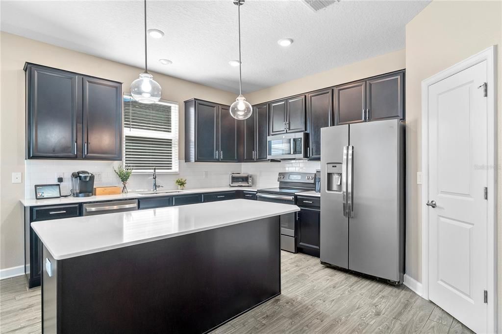 待售: $345,000 (4 贝兹, 2 浴室, 1888 平方英尺)