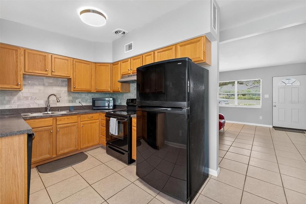 合同活跃: $350,000 (3 贝兹, 1 浴室, 1164 平方英尺)