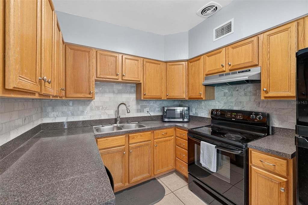 合同活跃: $350,000 (3 贝兹, 1 浴室, 1164 平方英尺)