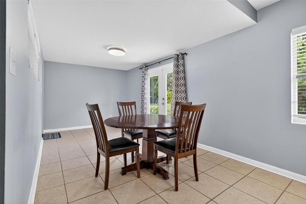 合同活跃: $350,000 (3 贝兹, 1 浴室, 1164 平方英尺)